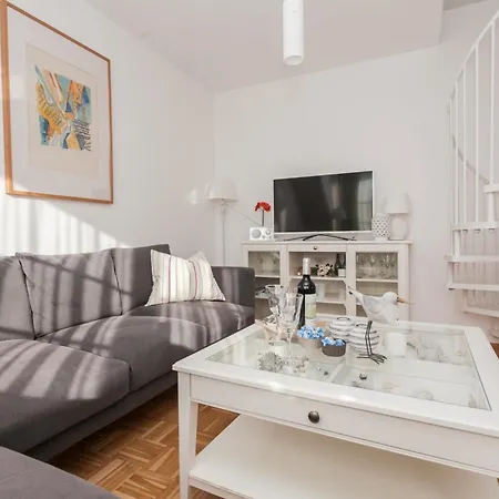 Bahnhofstrasse 13 3 公寓 *