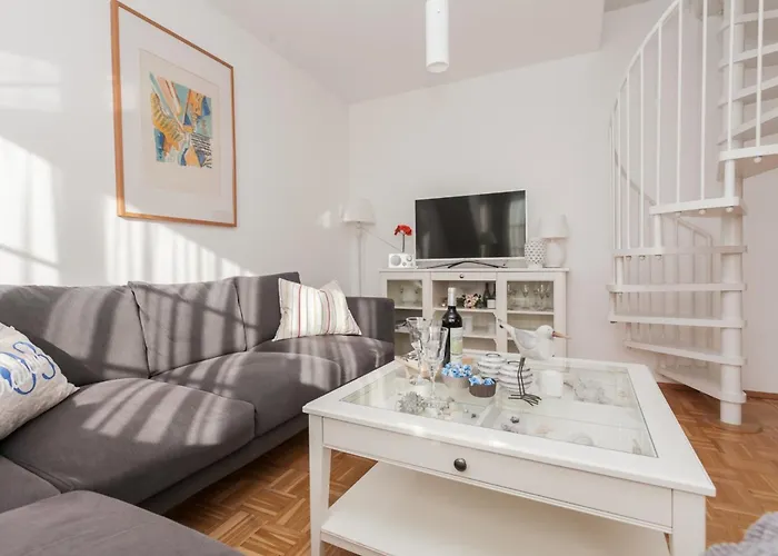 Bahnhofstrasse 13 3 شقة *